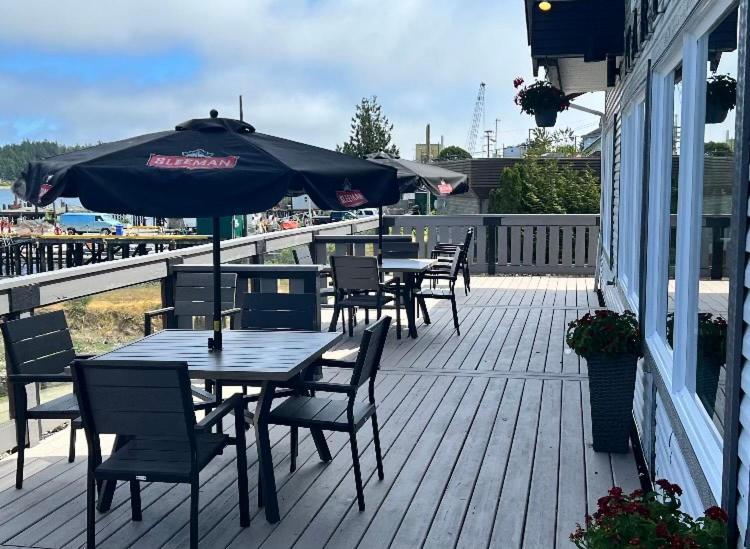 Island West Resort-Motel Ucluelet Bagian luar foto