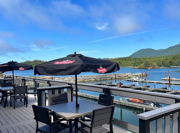 Island West Resort-Motel Ucluelet Bagian luar foto