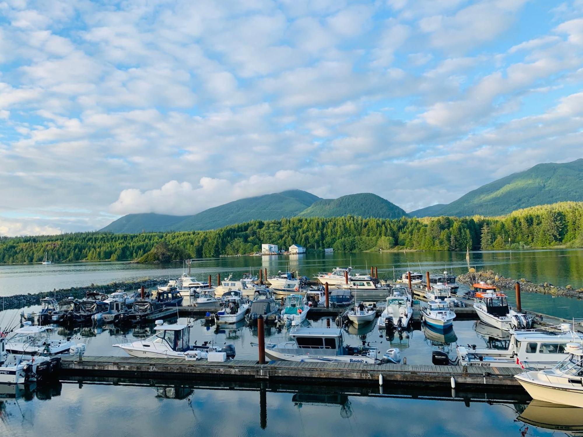 Island West Resort-Motel Ucluelet Bagian luar foto