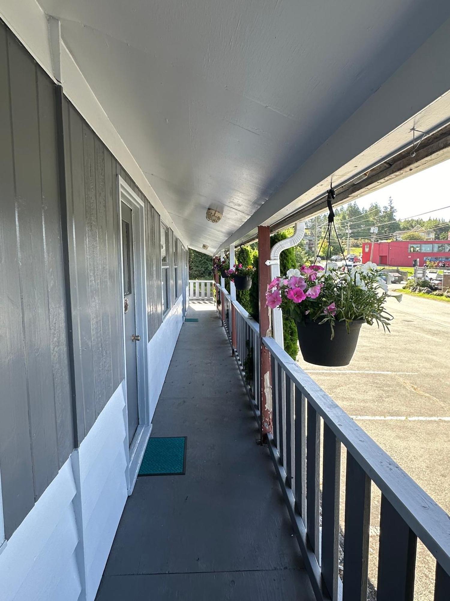 Island West Resort-Motel Ucluelet Bagian luar foto