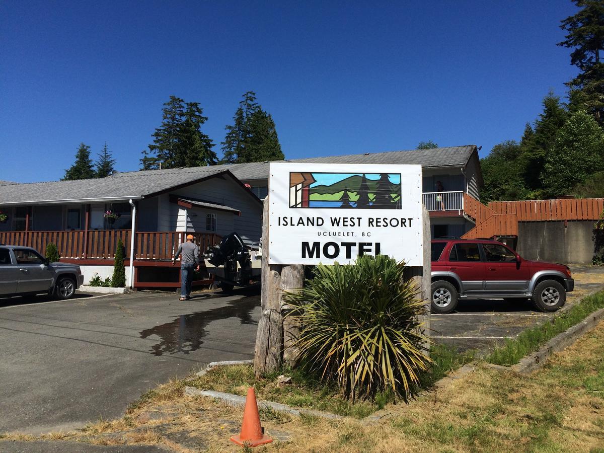 Island West Resort-Motel Ucluelet Bagian luar foto