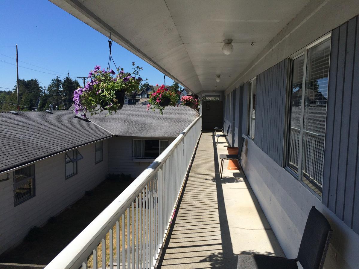 Island West Resort-Motel Ucluelet Bagian luar foto