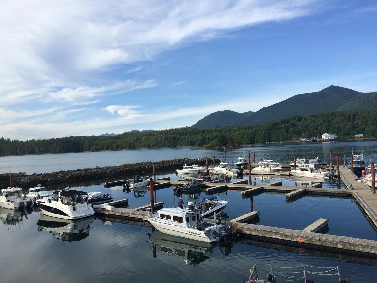 Island West Resort-Motel Ucluelet Bagian luar foto