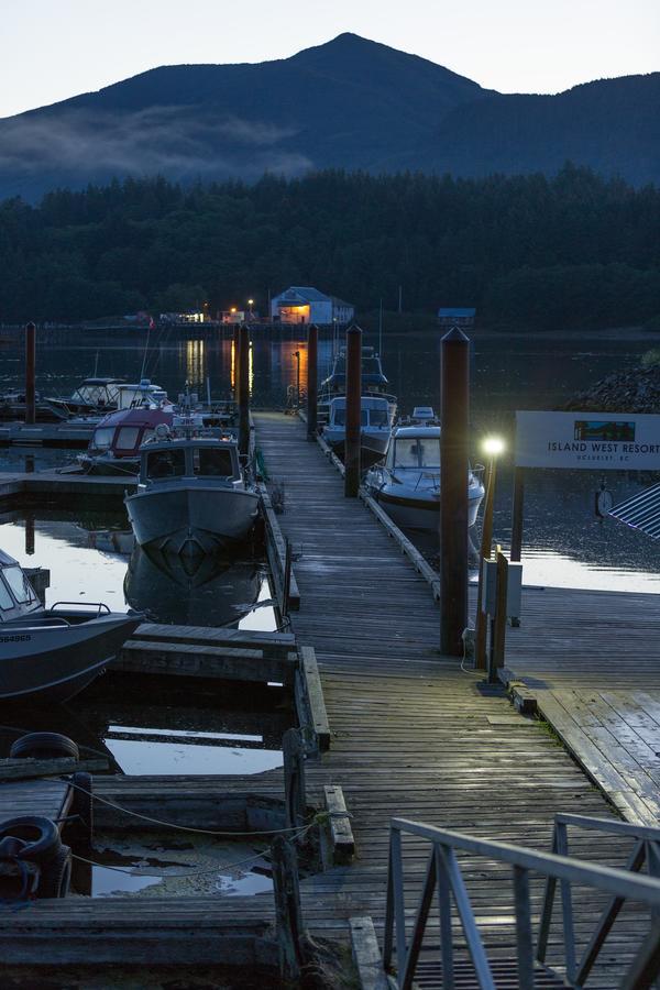 Island West Resort-Motel Ucluelet Bagian luar foto