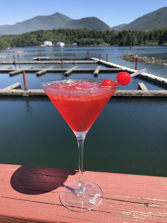 Island West Resort-Motel Ucluelet Bagian luar foto
