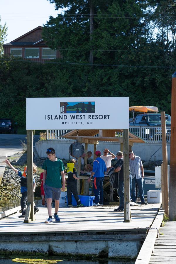 Island West Resort-Motel Ucluelet Bagian luar foto