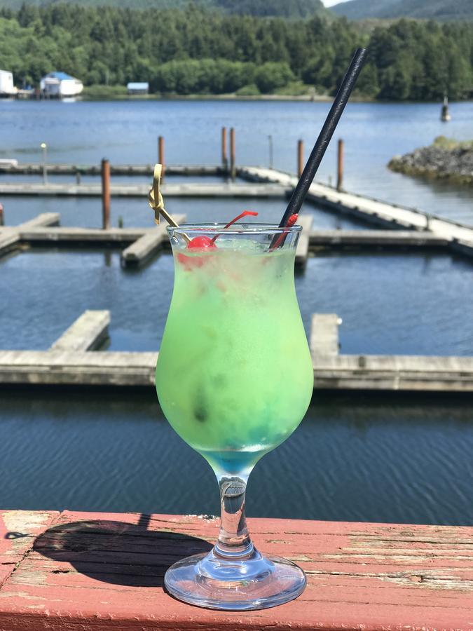 Island West Resort-Motel Ucluelet Bagian luar foto